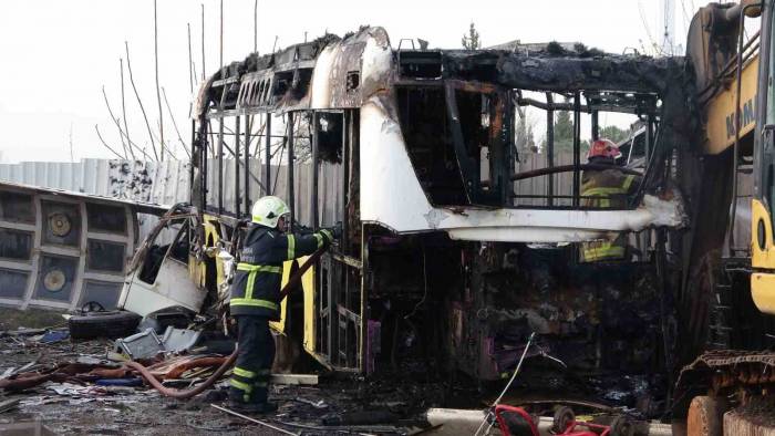 6 Otobüs Alev Alev Yandı, Siyah Dumanlar Şehrin Her Yerinden Görüldü