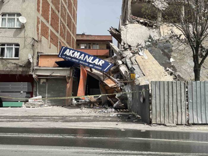 5 Katlı İş Merkezi, Tek Darbede Yerle Bir Oldu