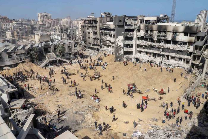 Gazze’deki Yerinden Edilmiş Filistinlilere Hastaneleri Boşaltma Çağrısı