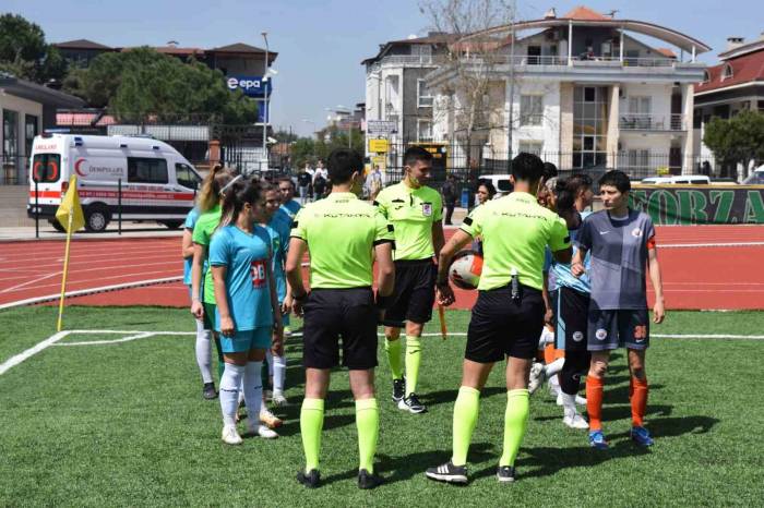 Şampiyonluğa Giden Horozkentspor’dan Hakeme Tepki