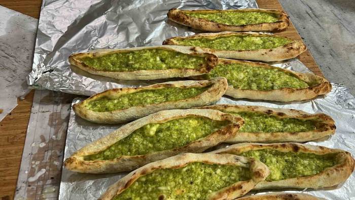 İftar Sofralarının Lezzetli Yiyeceği Fıstıklı Börek