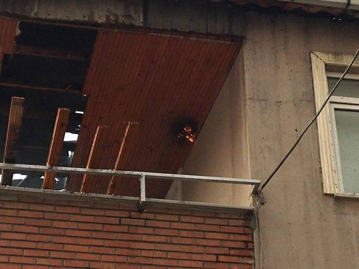 Kocaeli’de 2 Katlı Evin Çatısı Alevlere Teslim Oldu