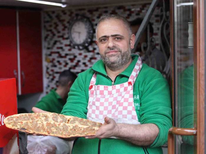 İftar Sofralarının Vazgeçilmez Lezzeti: Etli Ekmek