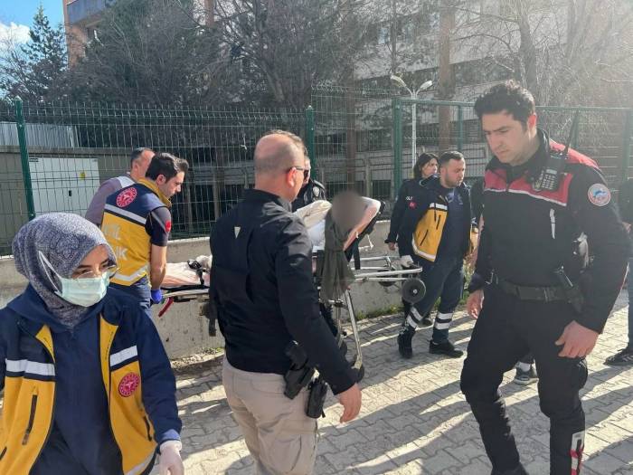 Boşanma Aşamasındaki Eşini Vurduktan Sonra Rehin Aldı