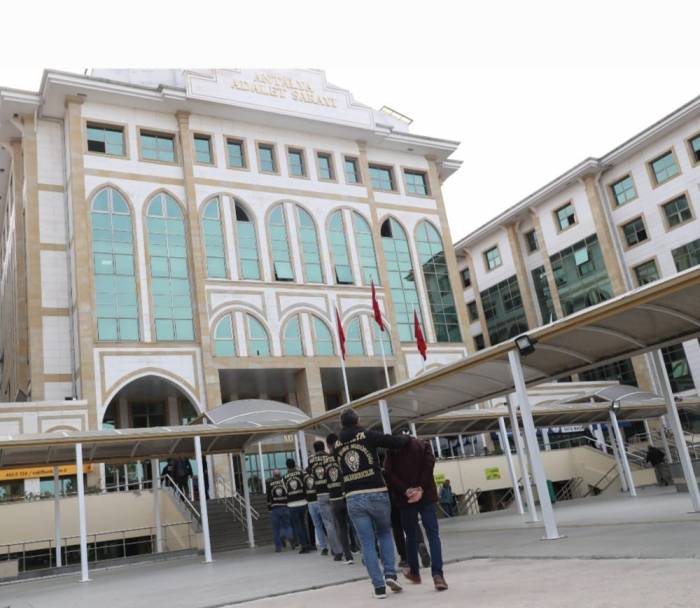 Antalya’da Sahte Savcı Ve Polis Operasyonunda 6 Tutuklama
