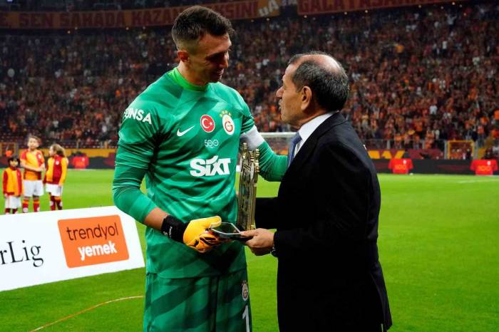 Fernando Muslera, 5. Kez ’dalya’ Dedi