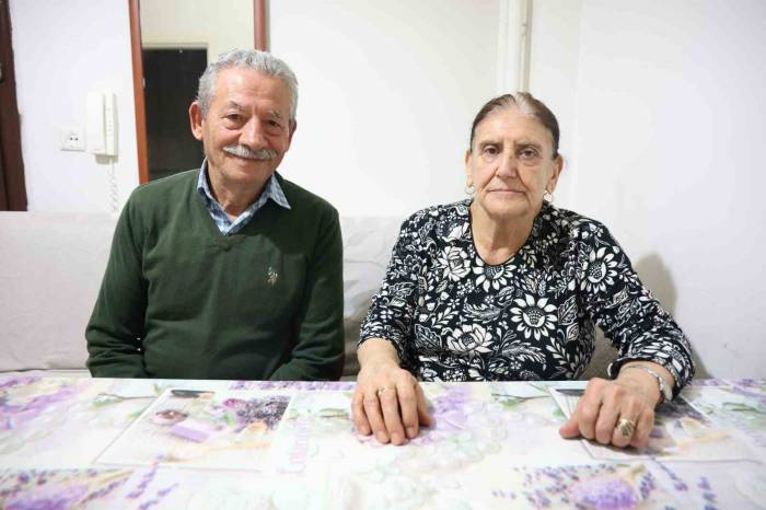 Enkazın Altında 4 Gün Kalan Çiftin Kurtarılma Anları Kamerada