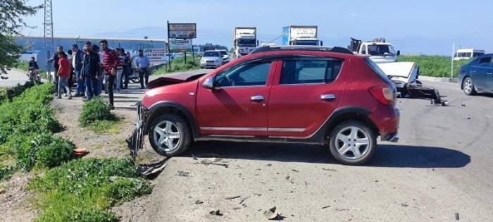 Otomobille Çarpışan Tofaş İkiye Bölündü: 1 Yaralı