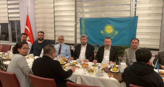 Rektör Kırışık Kazakistanlı Öğrencilerle Bir Araya Geldi