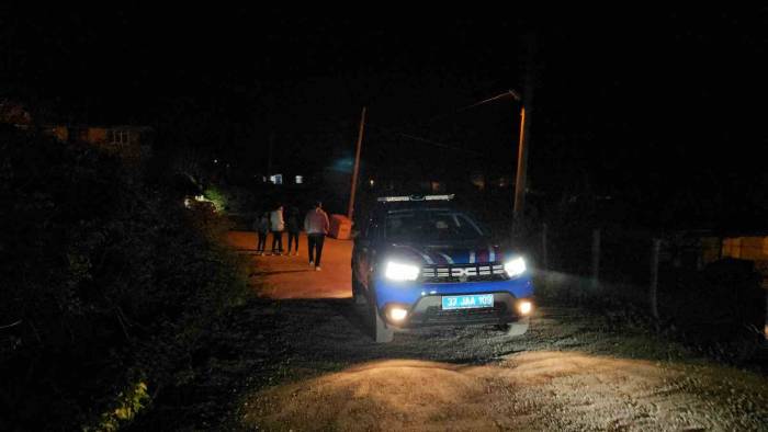 Haber Alınamayan Kadın Ağaca Asılı Halde Bulundu