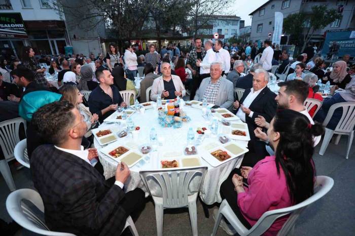 Özlüce’de 5 Bin Kişi İftarda Buluştu