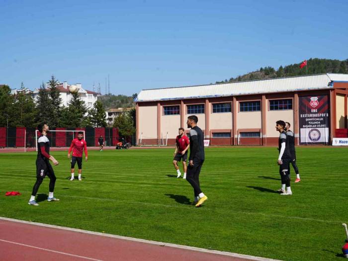 Kastamonuspor Teknik Direktörü Fırat Gül: “Sadece Önümüzdeki Maçlara Odaklı Bir Şekilde İlerliyoruz"