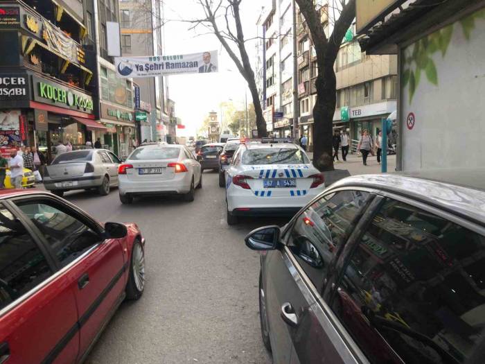 İftara Saatler Kala Polis Ekipleri Sürücüleri Uyardı