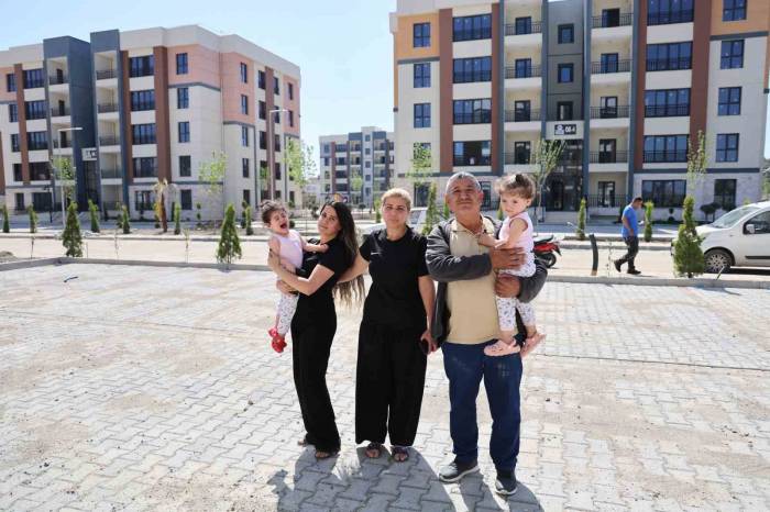 516 Deprem Konutu Hak Sahiplerine Teslim Edildi