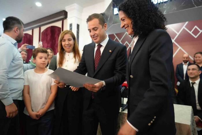 Ahmet Akın Mazbatayı Aldı, İndirime Devam Dedi