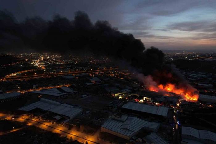 Başkentte Hurdacılar Sitesi’nde Çıkan Yangın Havadan Görüntülendi