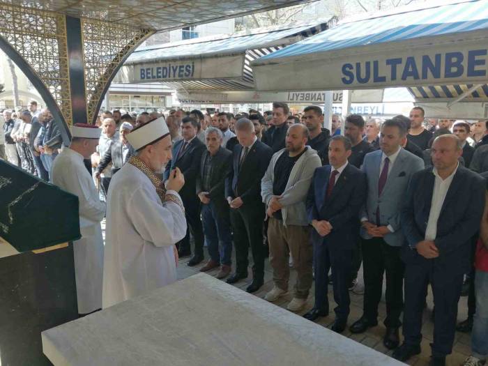 Beşiktaş’ta 29 Kişinin Öldüğü Yangında Hayatını Kaybeden Gökhan Yıldırım Toprağa Verildi