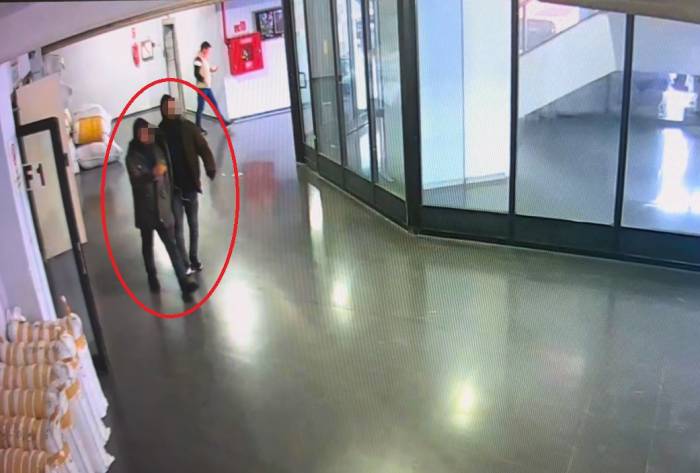 Bursa’da Fabrikaya İşçi Gibi Geldiler, Çaldıkları Kumaşları Taksiyle Götürdüler