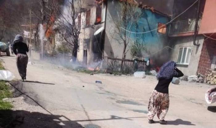 Bursa’da 3 Ev Alev Alev Yandı