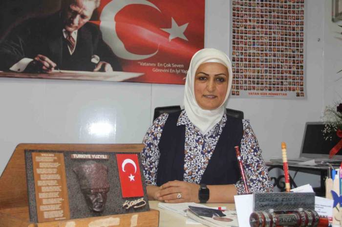 Bu Mahallede 3 Dönemdir Muhtarlık Ona Emanet: İlçenin İlk Ve Tek Kadın Muhtarı