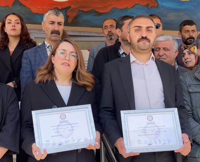 Yüksekova Belediye Başkanı Mazbatasını Aldı