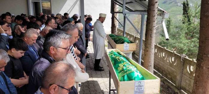 Patpat Kazasında Ölen Baba-oğul Toprağa Verildi