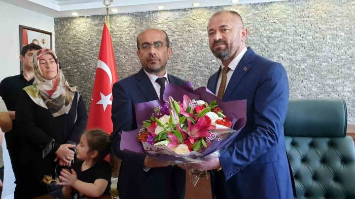 Orhaneli Belediye Başkanı Tayır Mazbatasını Aldı