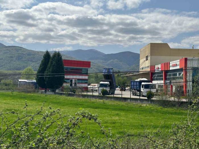 Konteynerde Kalan Kamyon Şoförü Ölü Bulundu