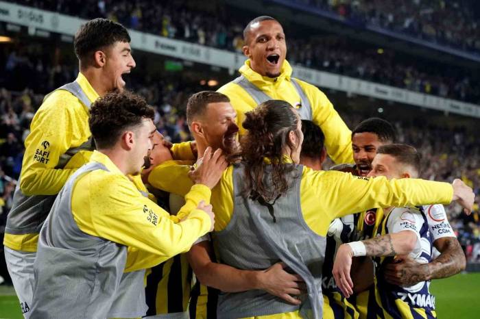 Trendyol Süper Lig: Fenerbahçe: 4 - Adana Demirspor: 2 (Maç Sonucu)