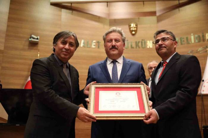 Başkan Palancıoğlu Mazbatasını Aldı