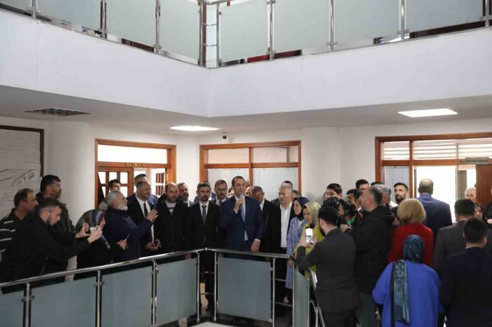 Başkan Ekim Mazbatasını Aldı