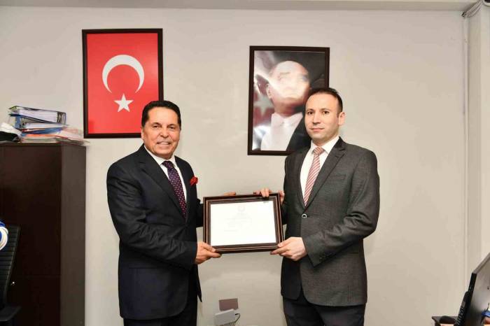 Esenyurt Belediye Başkanı Prof. Dr. Ahmet Özer Mazbatasını Aldı