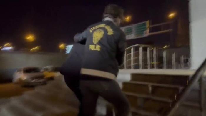 Ataşehir’de Trafikte Havaya Ateş Eden Motosikletli Yakalandı