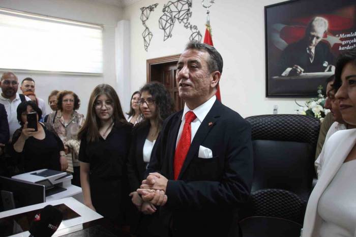 Efeler Belediye Başkanı Yetişkin Mazbatasını Alarak Görevine Başladı