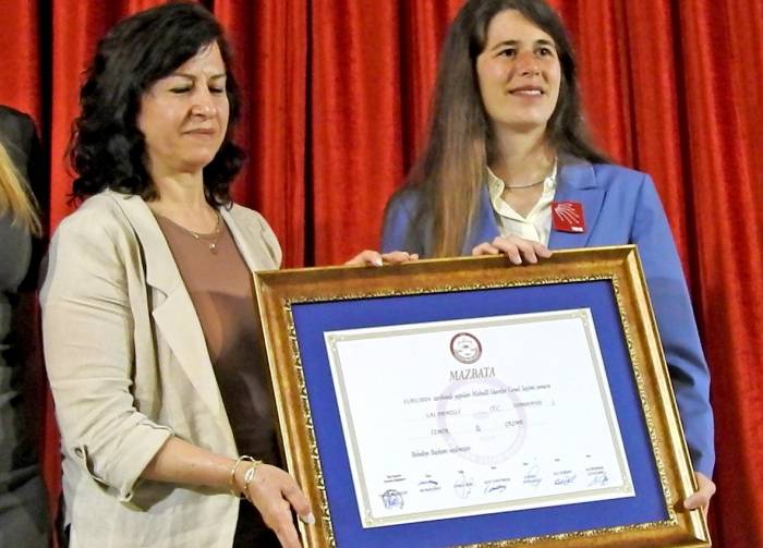 Çeşme’nin İlk Kadın Belediye Başkanı Lal Denizli Görevine Başladı