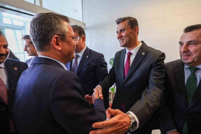 Chp Genel Başkanı Özgür Özel Manisalılara Hitap Etti