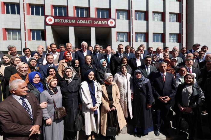 Başkan Sekmen Yoğun Bir İlgiyle Mazbatasını Aldı