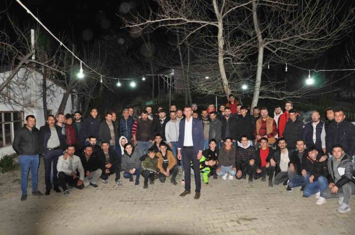 Gediz’de Yeniden Seçilen Muhtar Köylüleri İçin İftar Programı Düzenledi