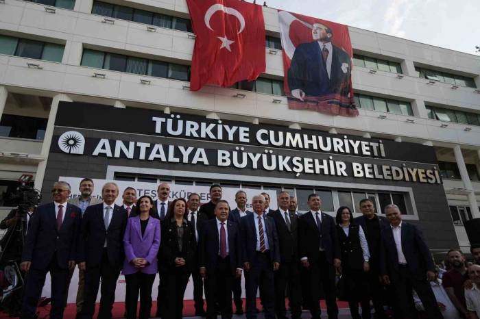 Muhittin Böcek: "Çalışma Arkadaşlarım Görevlerini Aksatmayacak, Siyaset Yapmayacak"