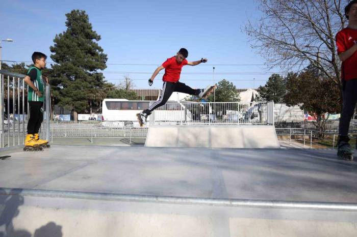 Adrenalin Tutkunları Kaykay Parka