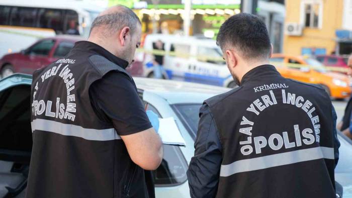 Önce Kaza Yaptı, Ardından Sevgilisini Boğazından Bıçakladı