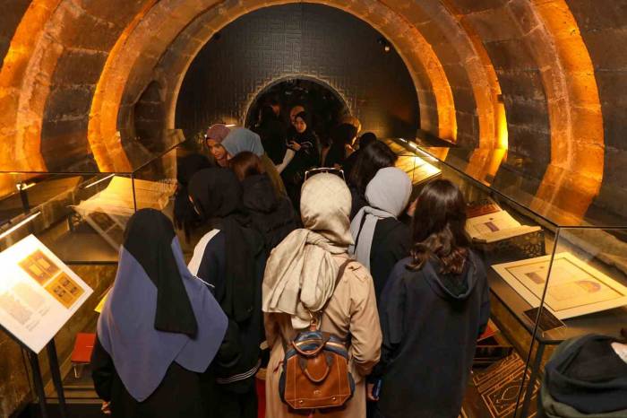 Kur’an Ayı’nda Kur’an Sergisi’ne Büyük İlgi