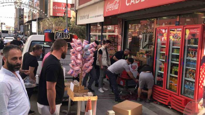 Silahlı Kavgada Kan Aktı: 2 Yaralı