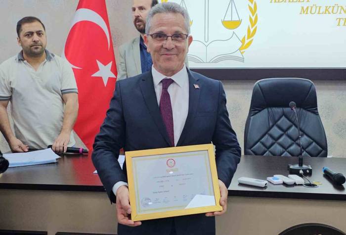 Nazilli’de Başkan Tetik, Mazbatasını Aldı