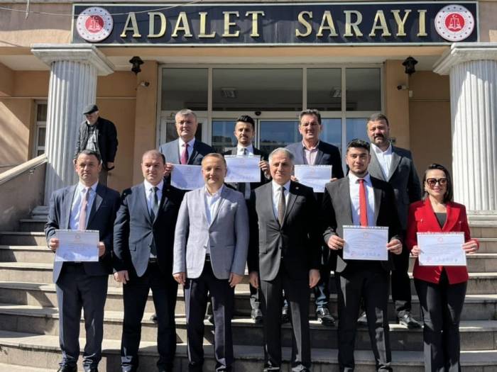 Ak Partili Üyeler Mazbatalarını Aldı