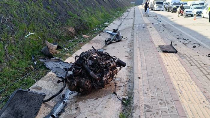 Kontrolden Çıkan Araç Karşı Şeritteki Otomobille Çarpıştı: 4 Yaralı