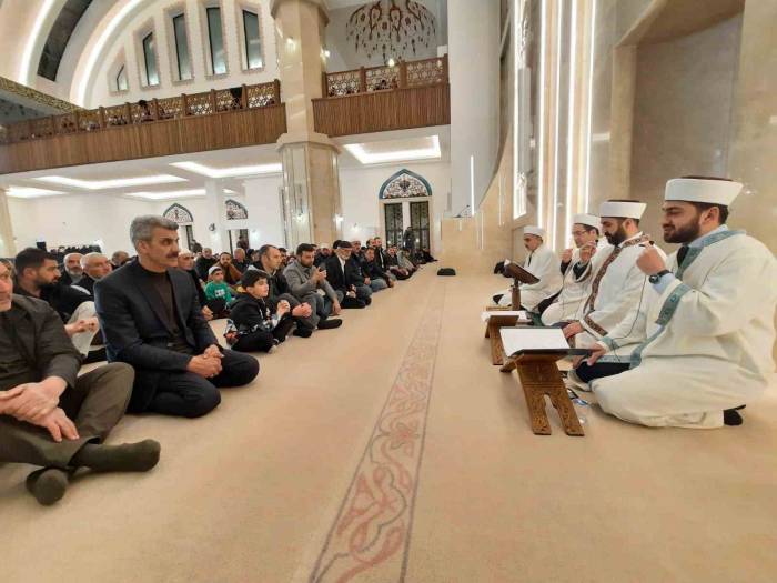Kadir Gecesi’nde Kars’ta Camiler Doldu