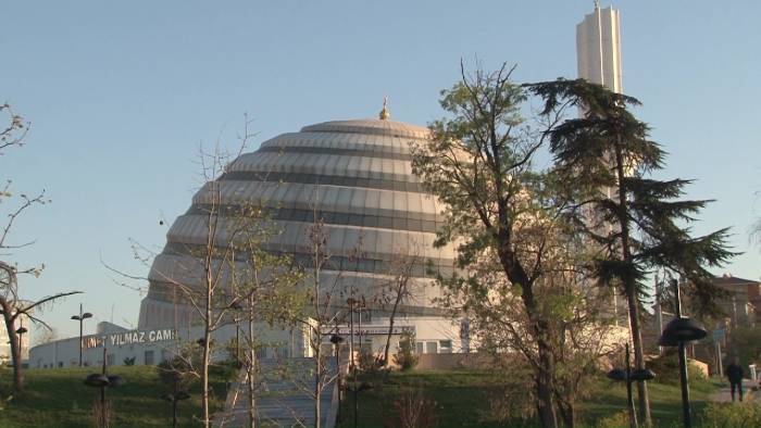 Hem Mimarisiyle Hem De Minaresiyle İlgi Çekiyor