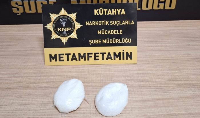 Kütahya’da Spor Ayakkabıya Gizlenmiş Uyuşturucuyla Yakalanan Araç Sürücüsü Tutuklandı