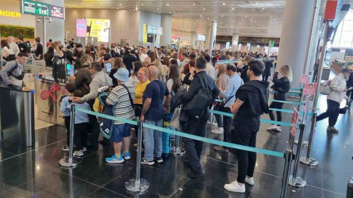 İstanbul Havalimanı’nda Bayram Tatili Yoğunluğu